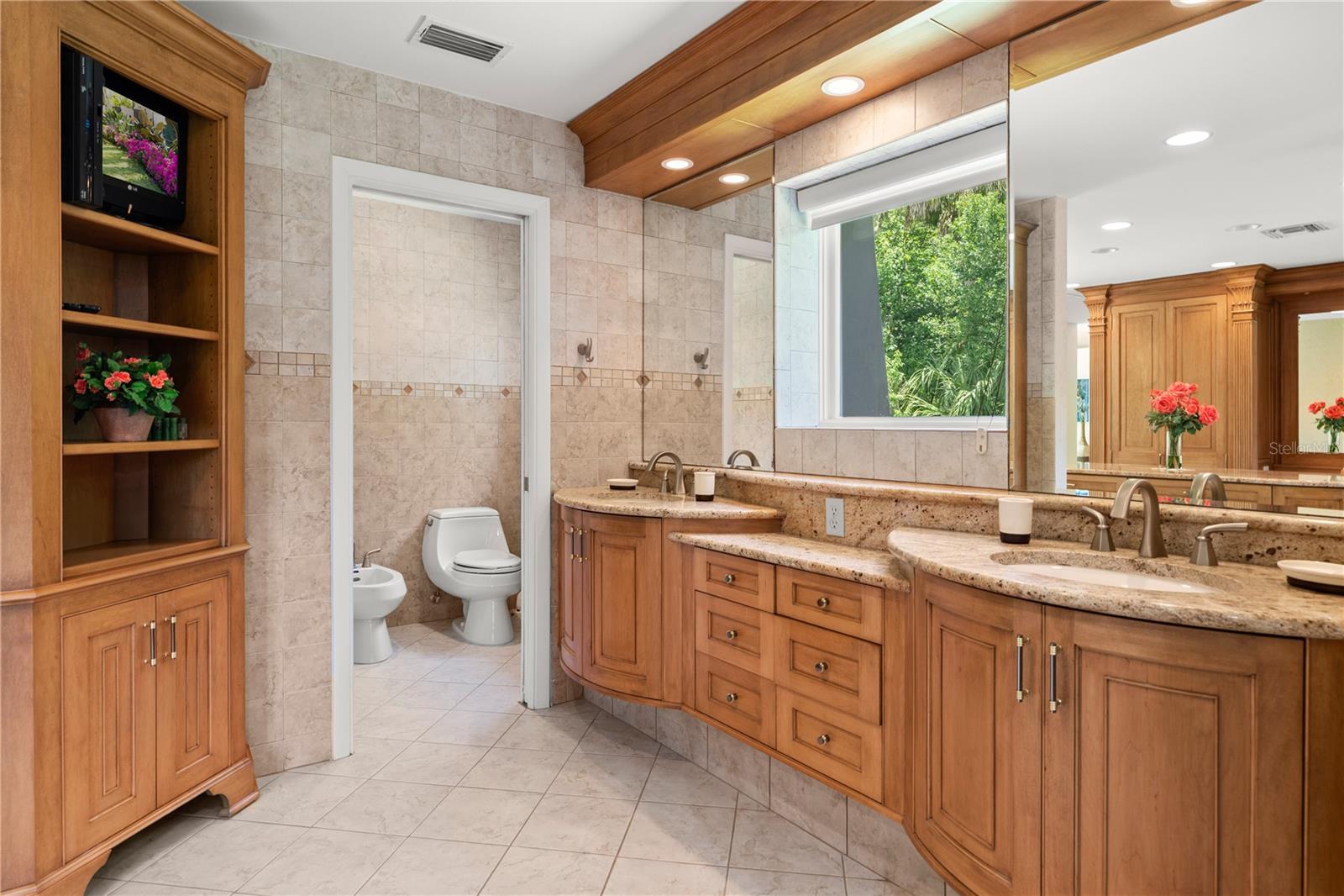 Image 22 of 87 For 1010-1020 Big Tree Road