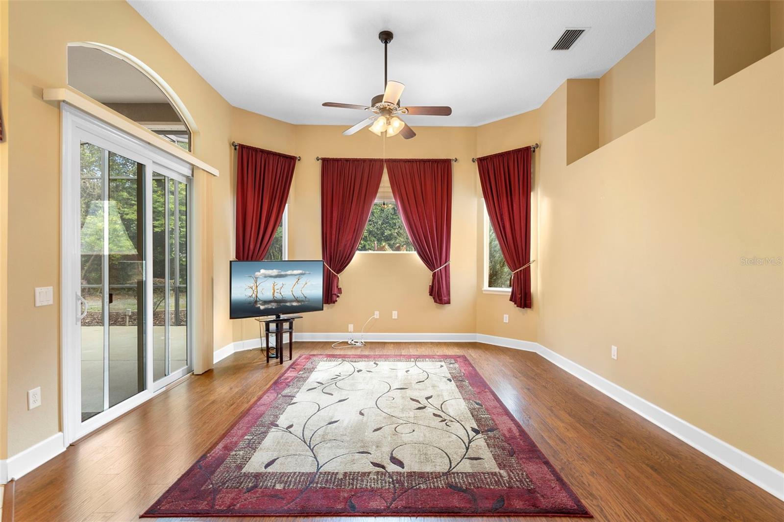 Image 16 of 41 For 413 Hightower Drive