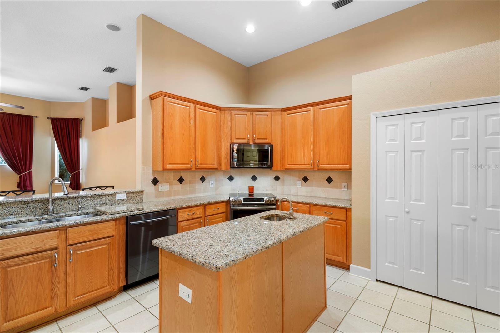 Image 21 of 41 For 413 Hightower Drive