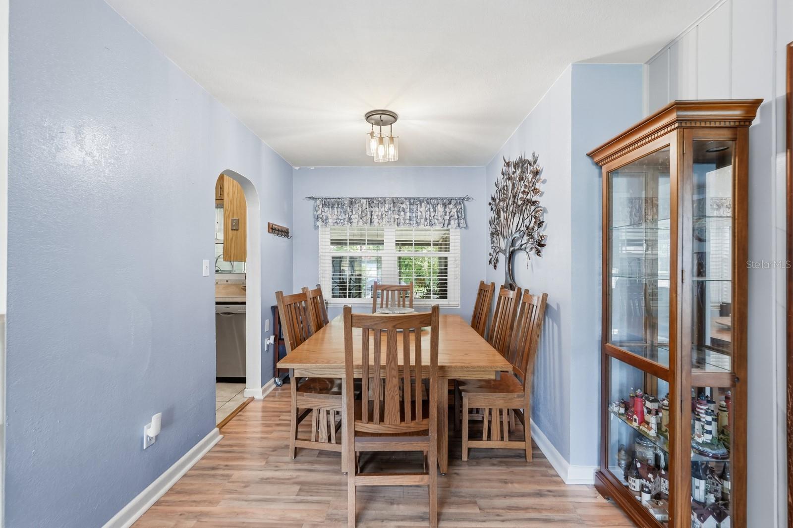 Image 13 of 45 For 930 Amelia Avenue