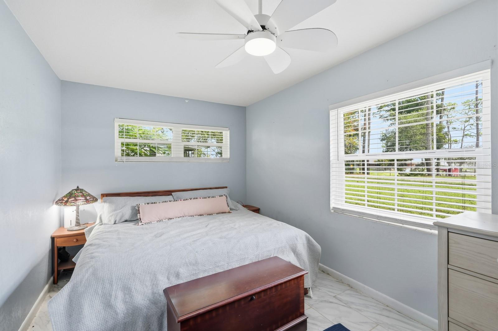 Image 18 of 45 For 930 Amelia Avenue