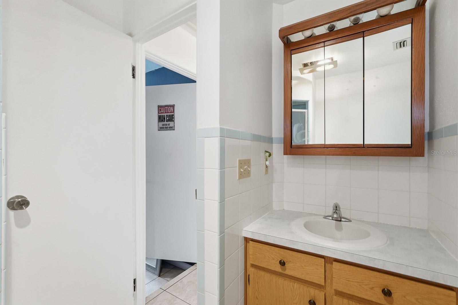 Image 26 of 45 For 930 Amelia Avenue