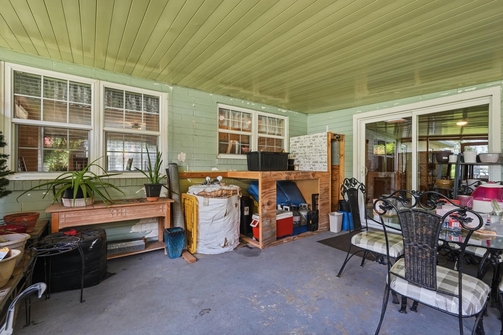 Image 29 of 45 For 930 Amelia Avenue