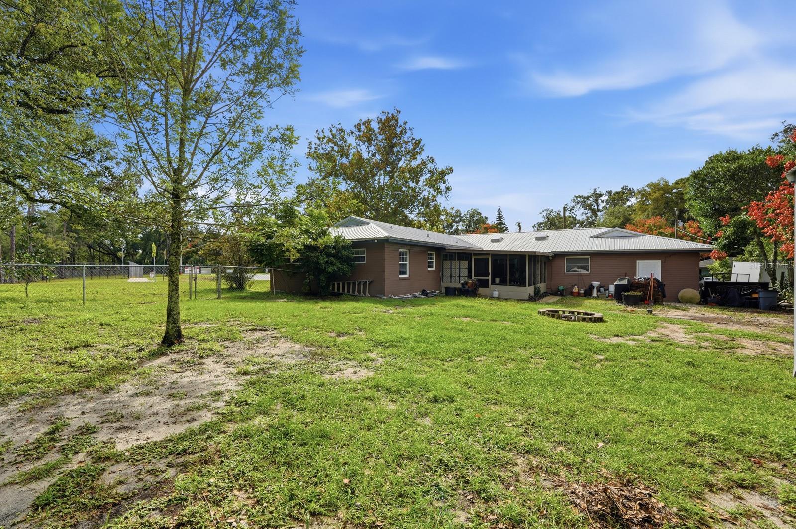 Image 33 of 45 For 930 Amelia Avenue