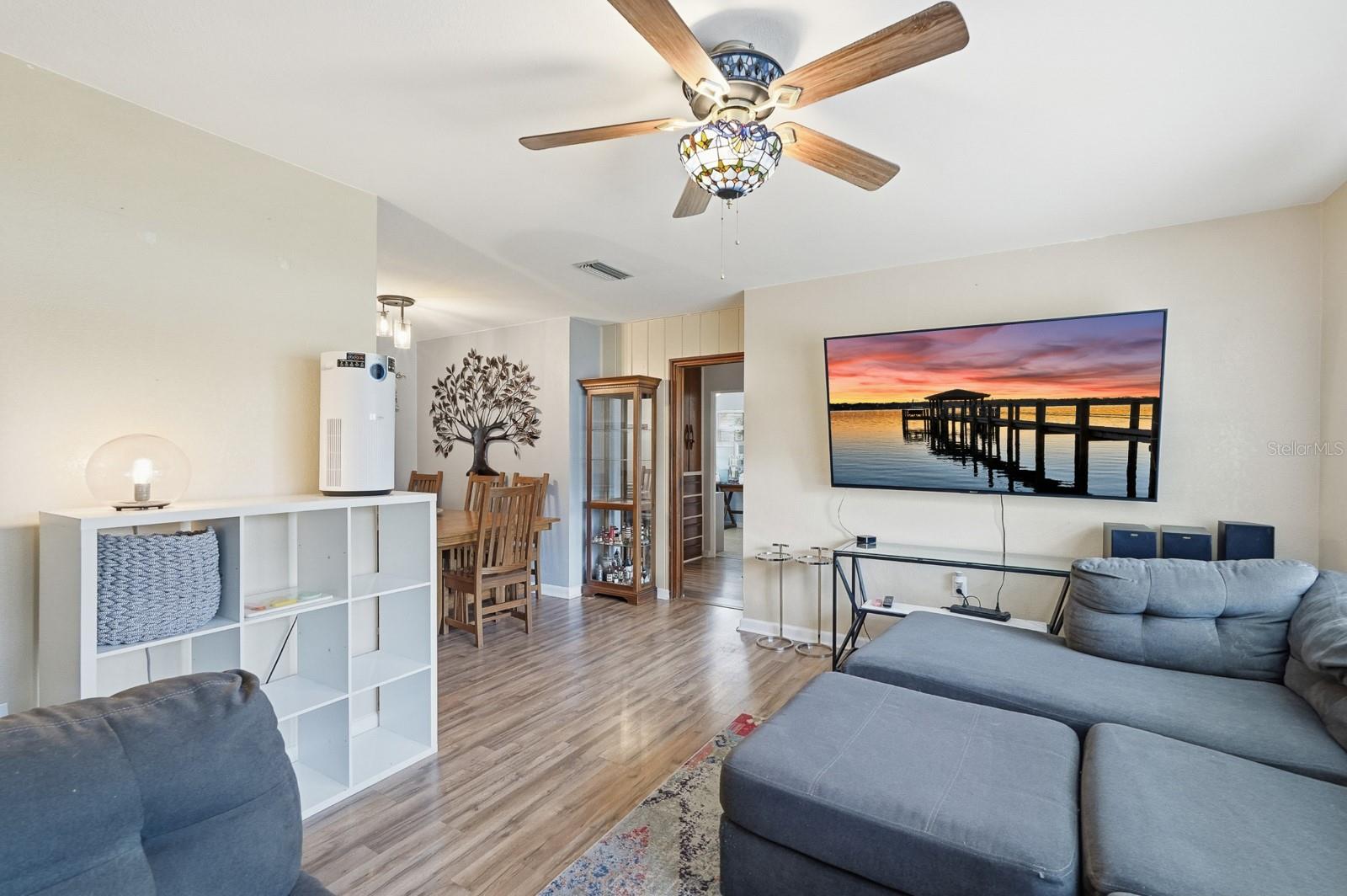 Image 4 of 45 For 930 Amelia Avenue