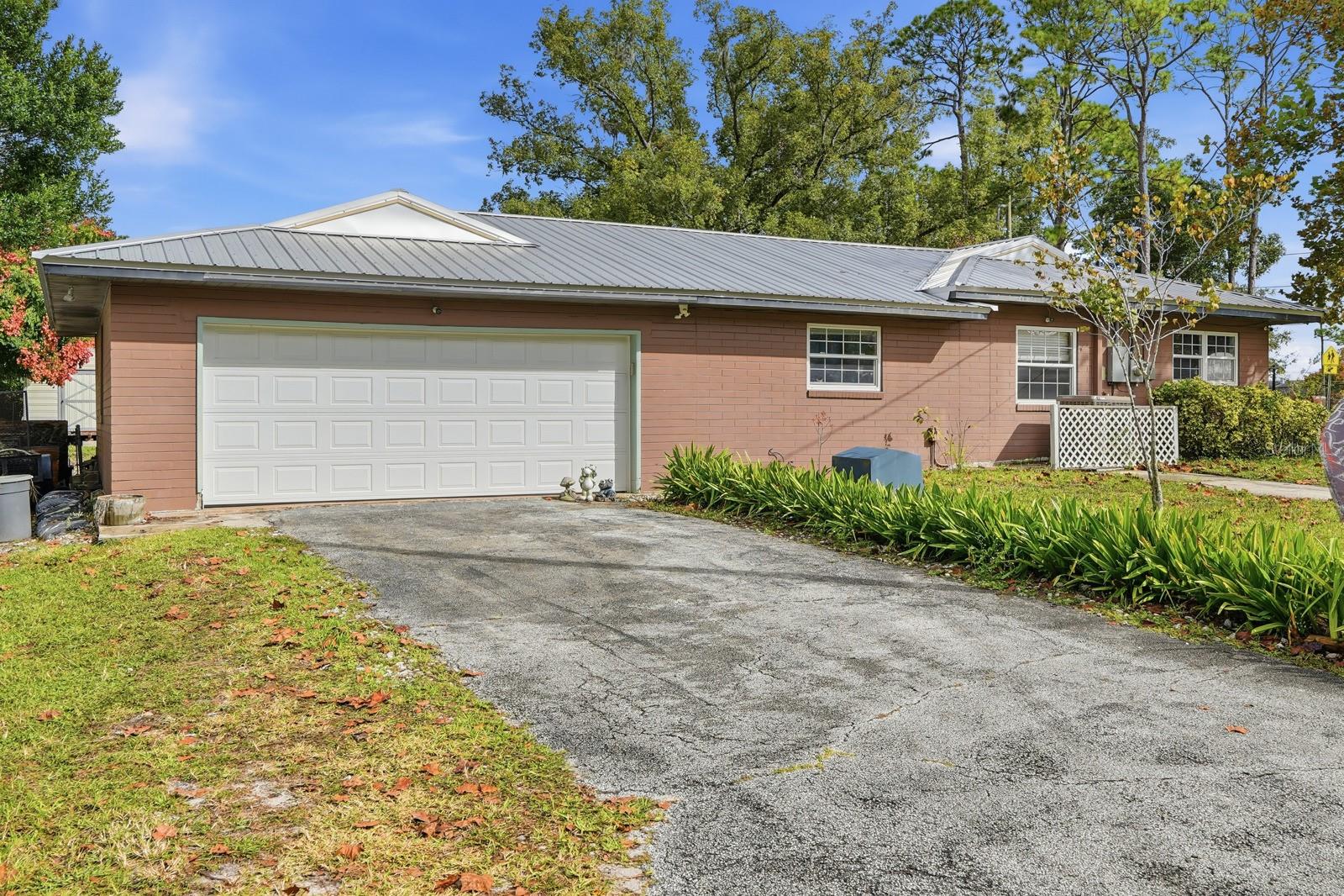 Image 42 of 45 For 930 Amelia Avenue