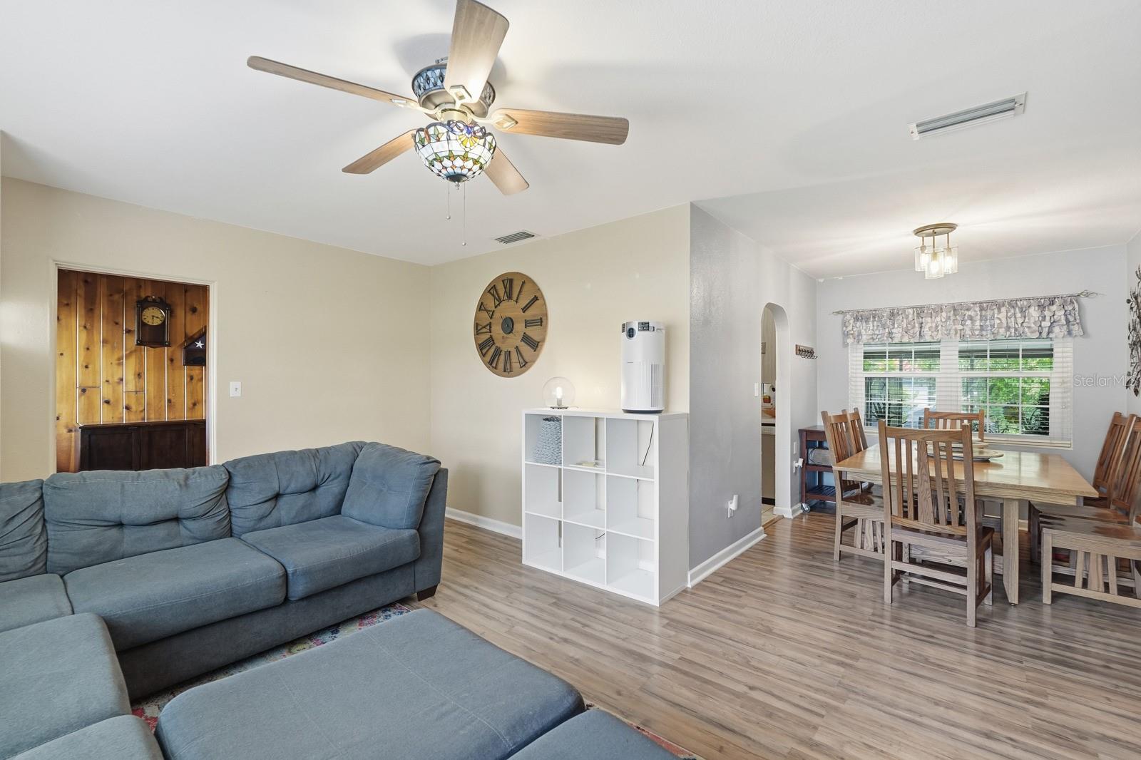 Image 5 of 45 For 930 Amelia Avenue