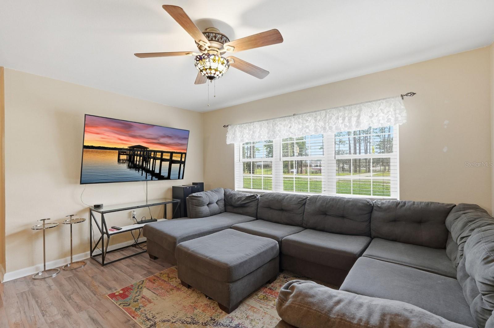 Image 7 of 45 For 930 Amelia Avenue