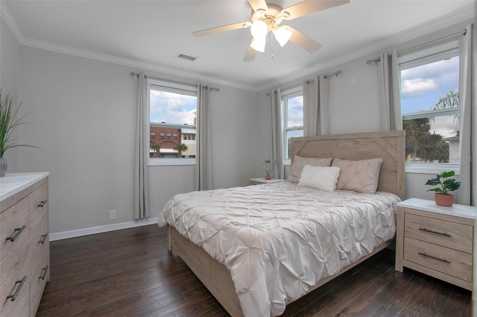 Image 22 of 40 For 334 Howry Avenue