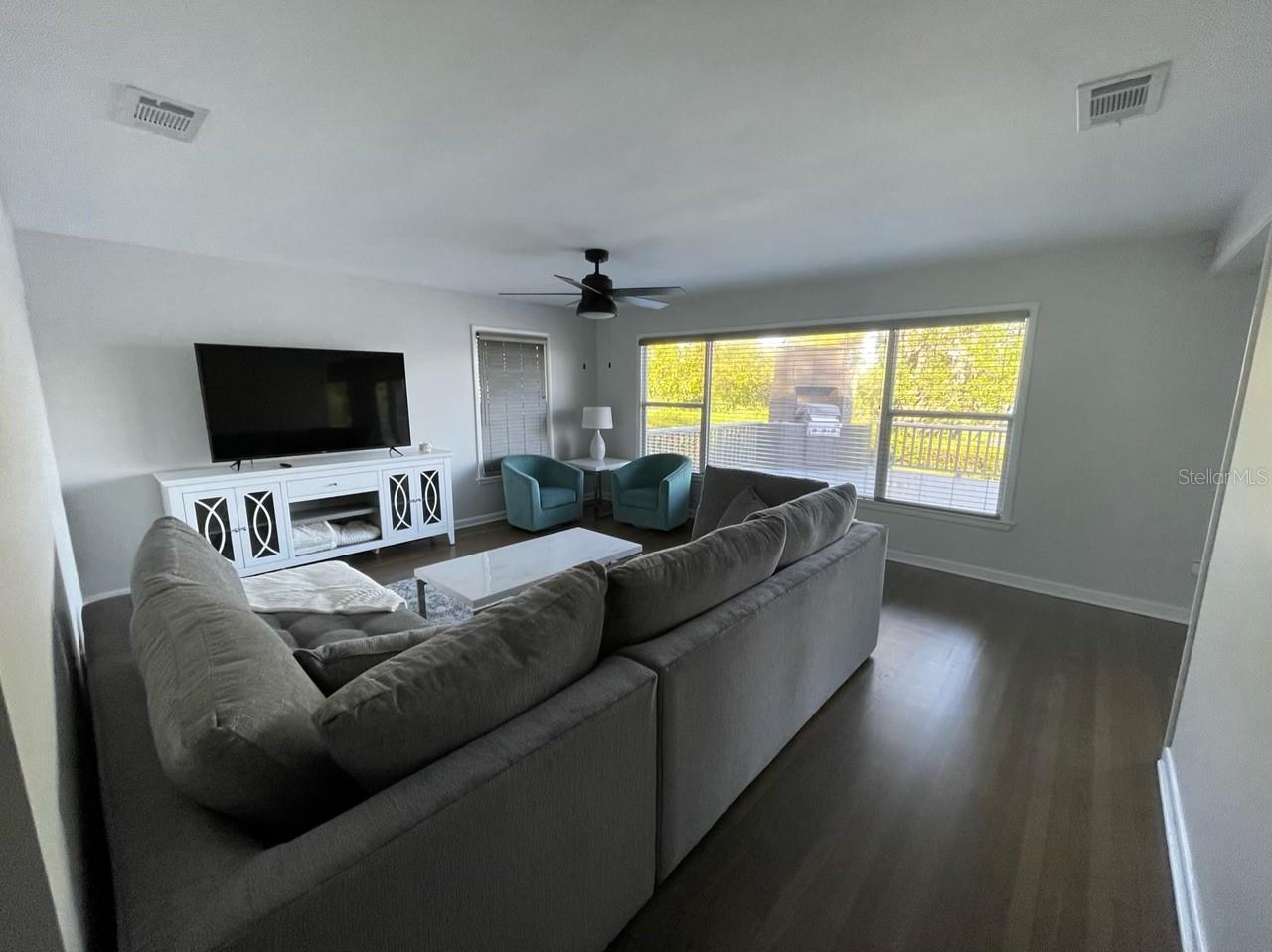 Image 3 of 24 For 940 Kepler Road