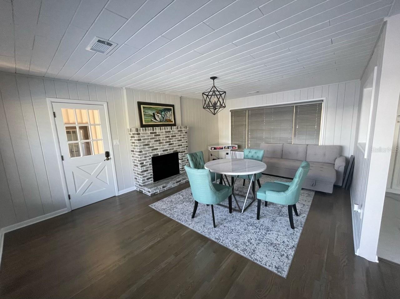 Image 7 of 24 For 940 Kepler Road