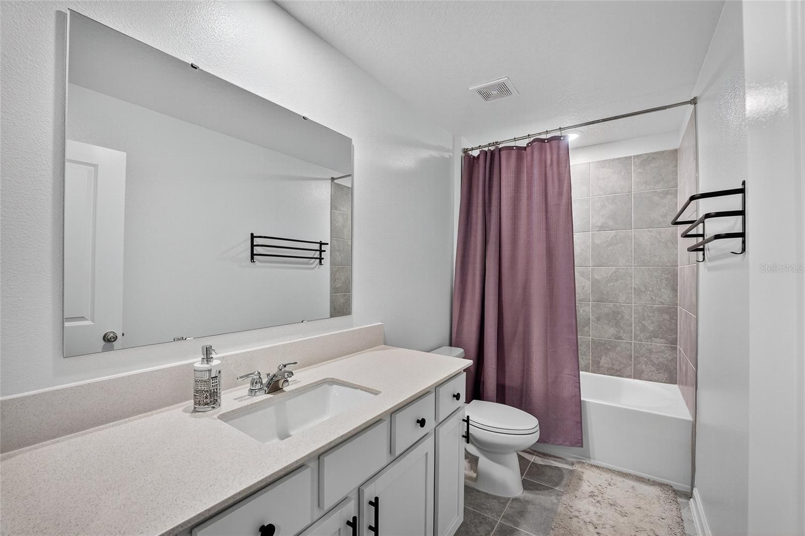 Image 24 of 45 For 2232 Green Valley Street