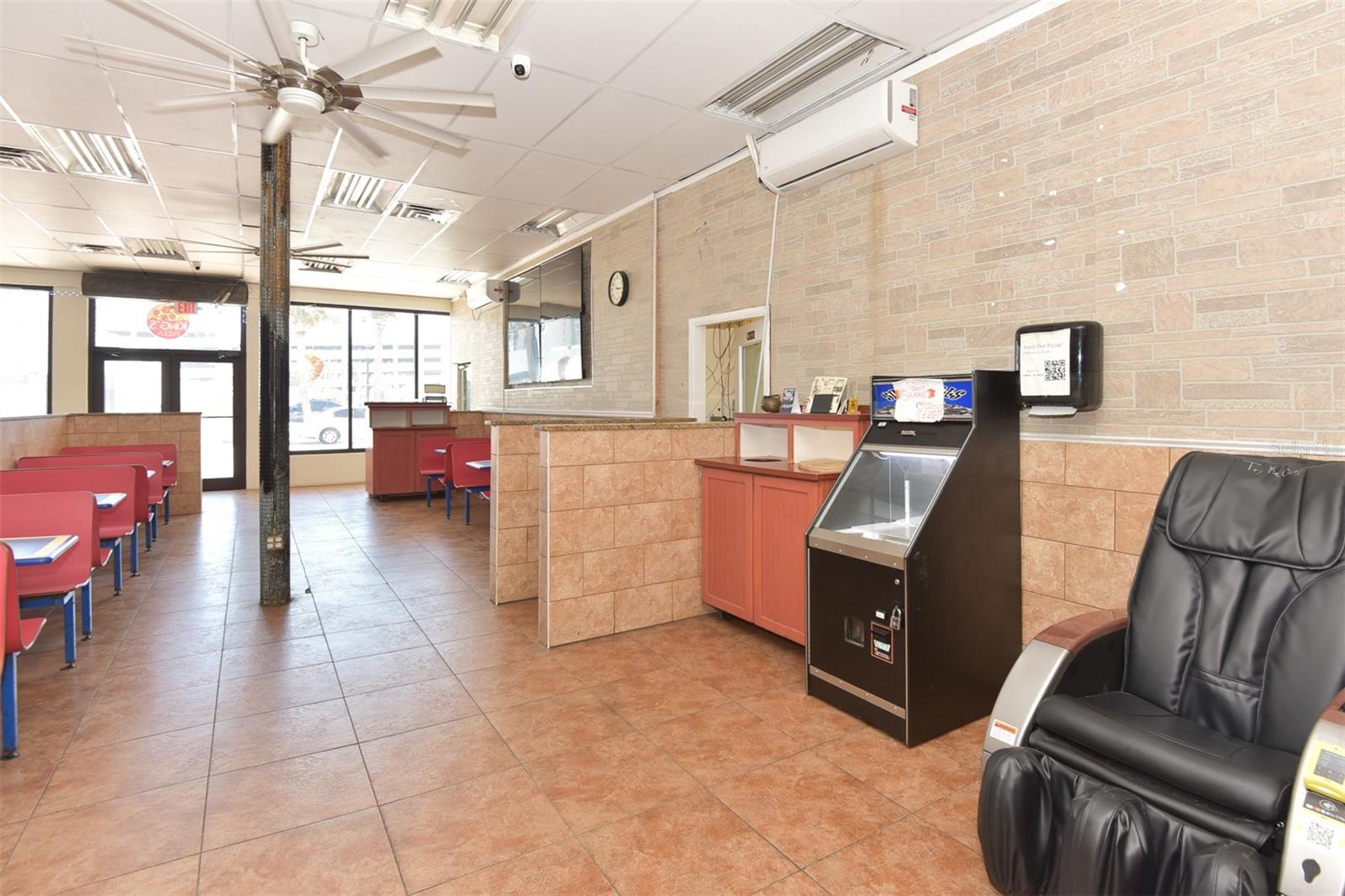 Image 18 of 28 For 615 Seabreeze Boulevard