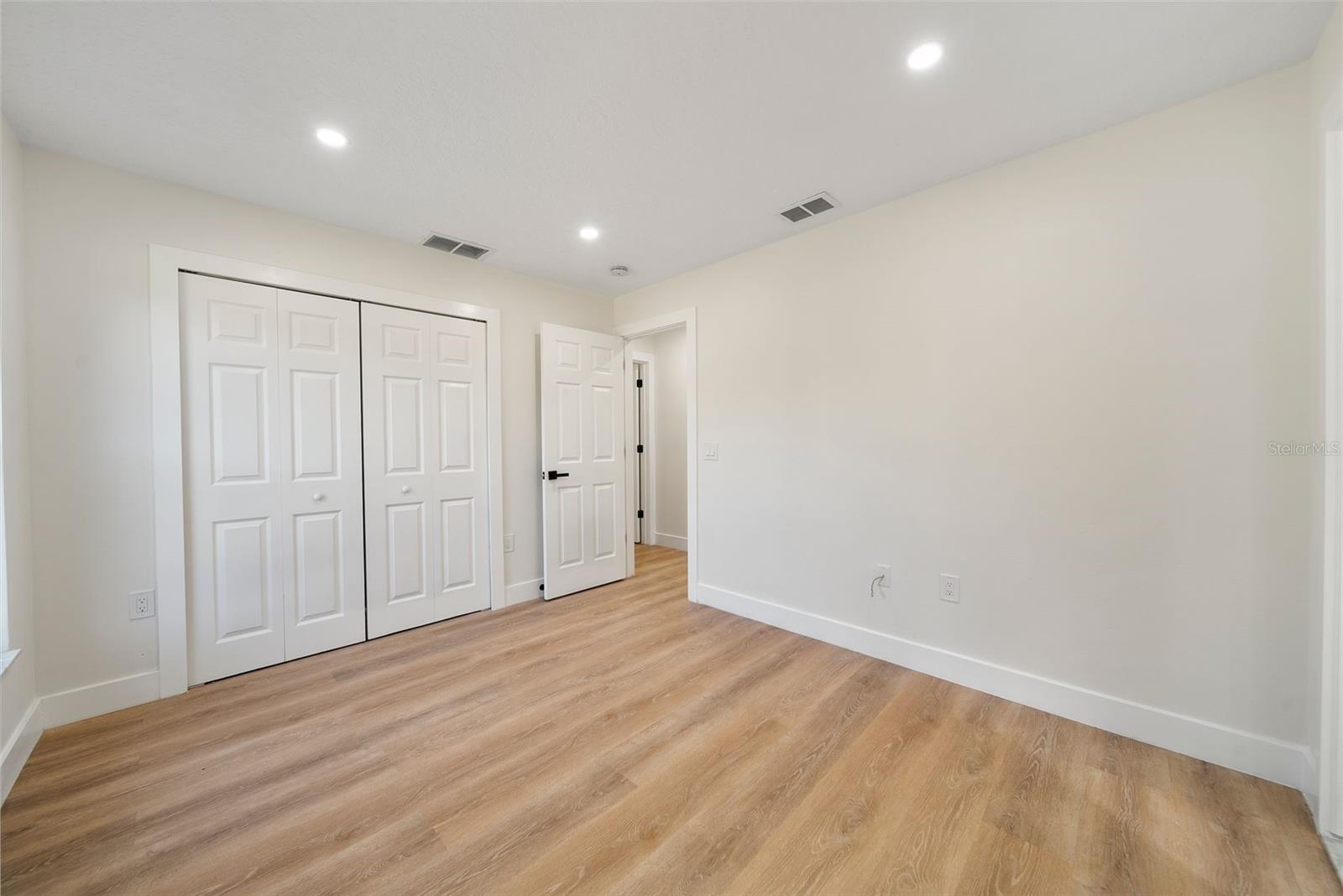 Image 22 of 43 For 2666 Winnemissett Oaks Drive