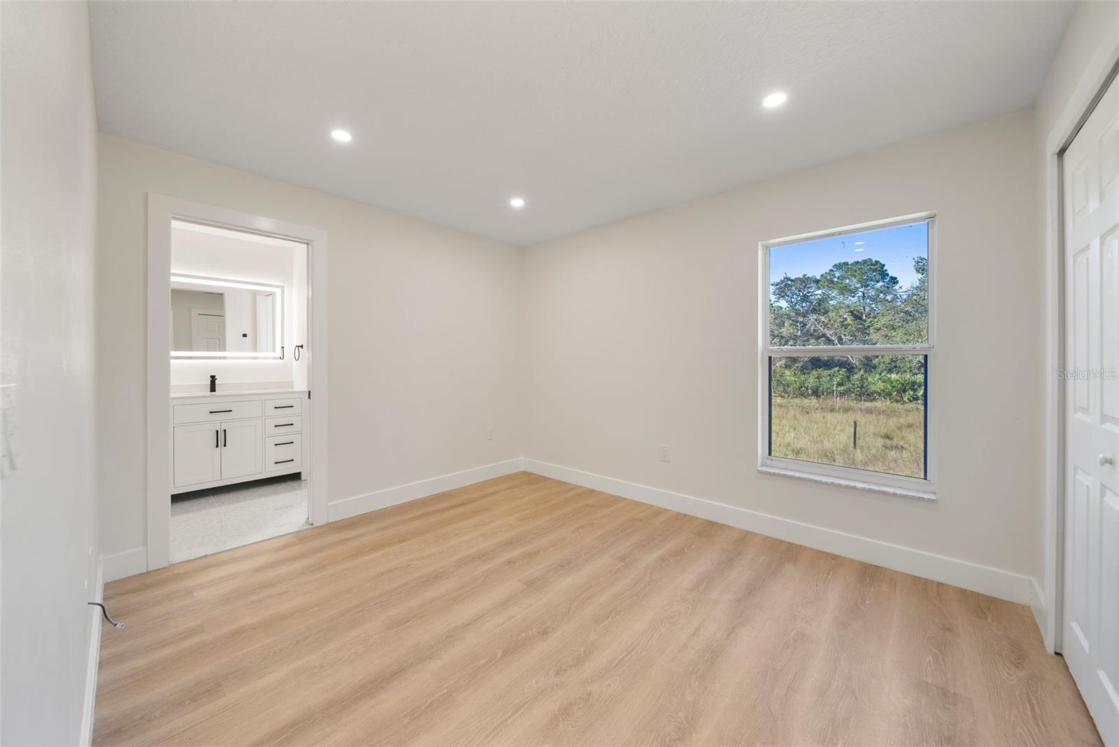 Image 23 of 43 For 2666 Winnemissett Oaks Drive