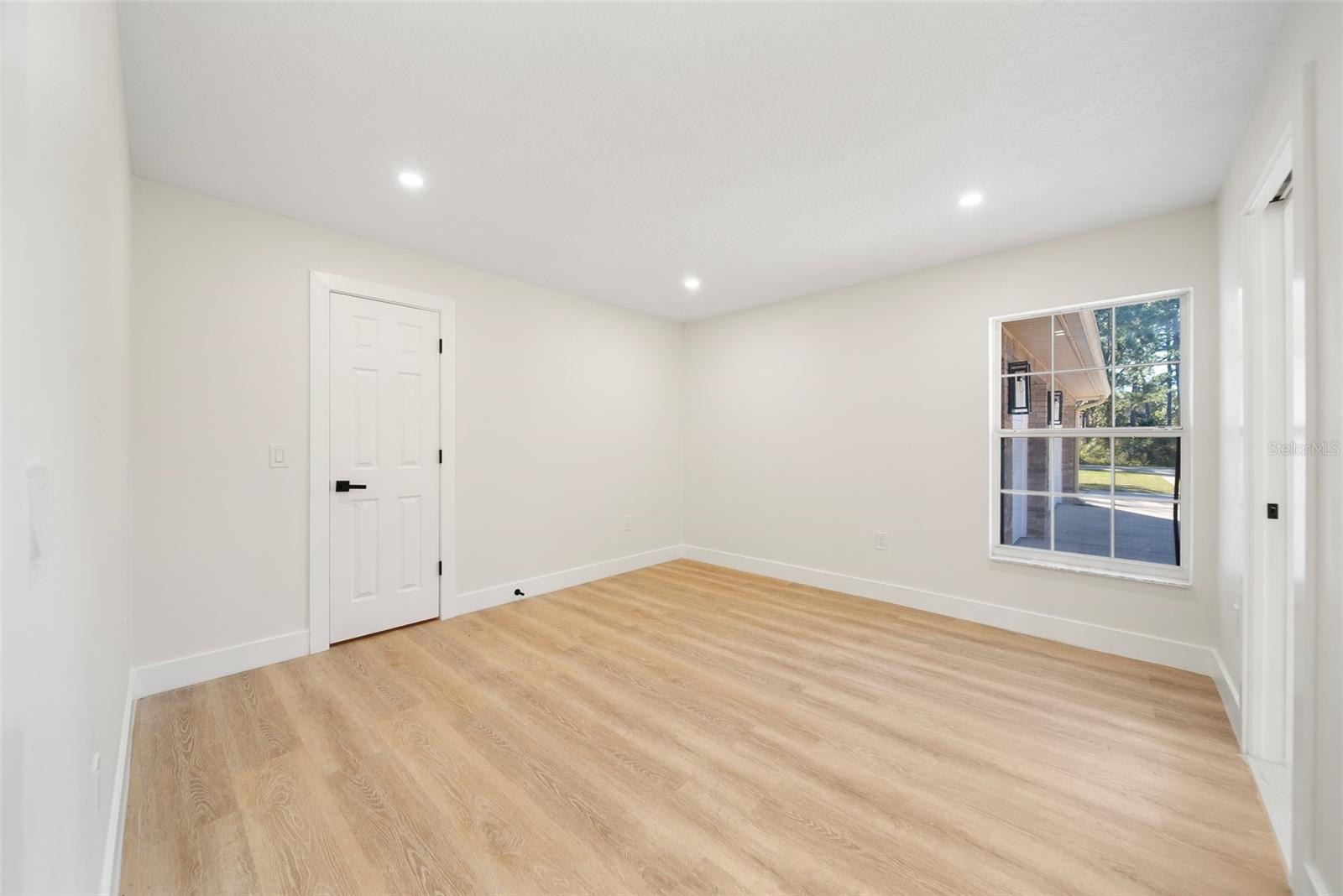 Image 26 of 43 For 2666 Winnemissett Oaks Drive