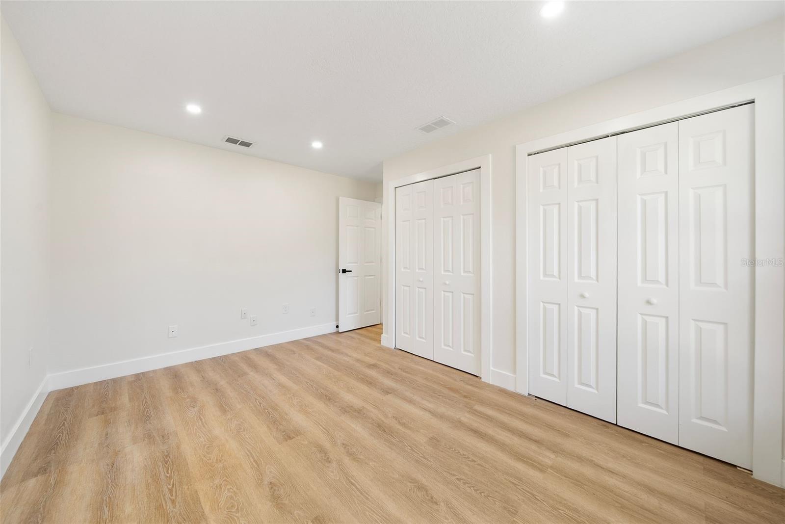 Image 27 of 43 For 2666 Winnemissett Oaks Drive