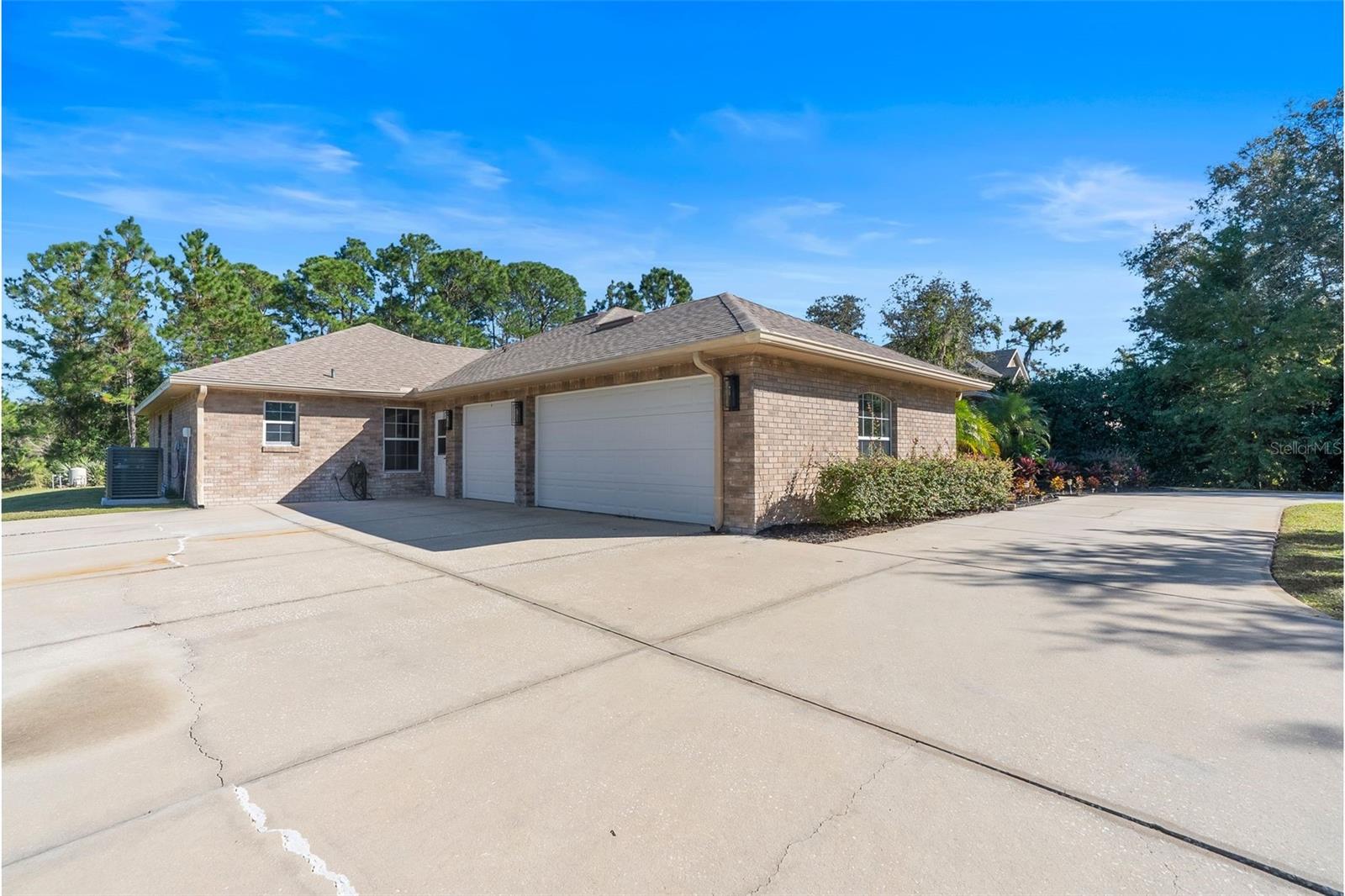 Image 34 of 43 For 2666 Winnemissett Oaks Drive