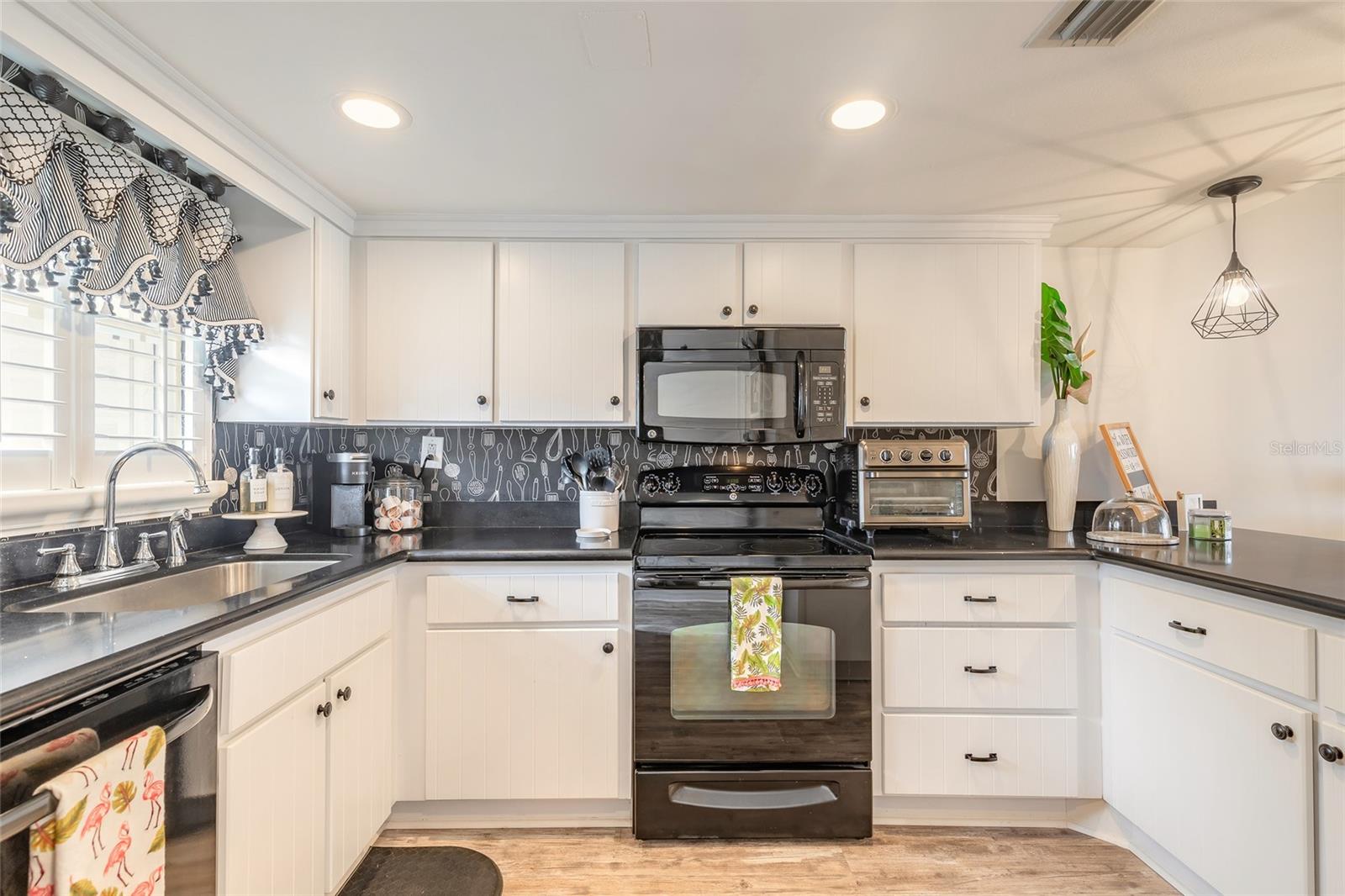 Image 3 of 29 For 4831 Saxon Drive 1060