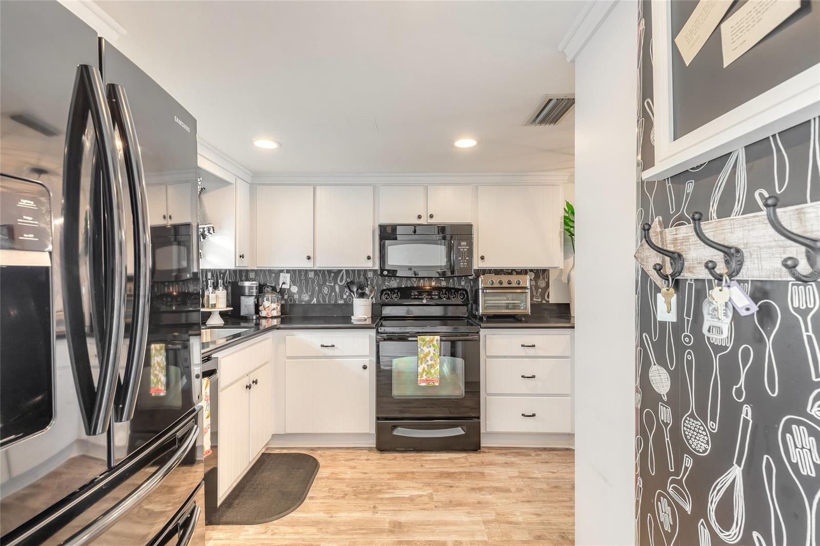 Image 5 of 29 For 4831 Saxon Drive 1060