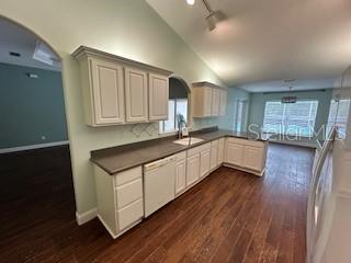 Image 7 of 28 For 38 Canterbury Woods