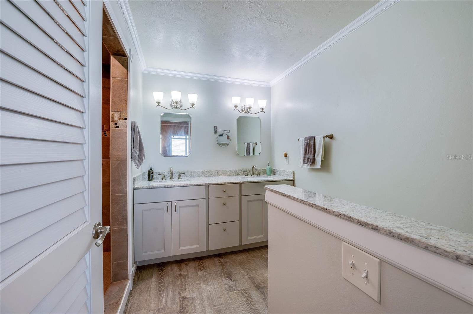 Image 18 of 38 For 5978 Park Ridge Drive