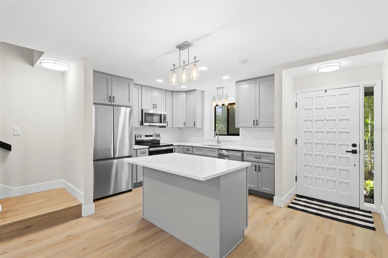 Image 11 of 46 For 805 Clake Street