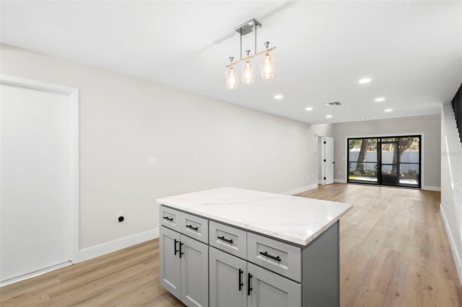 Image 12 of 46 For 805 Clake Street