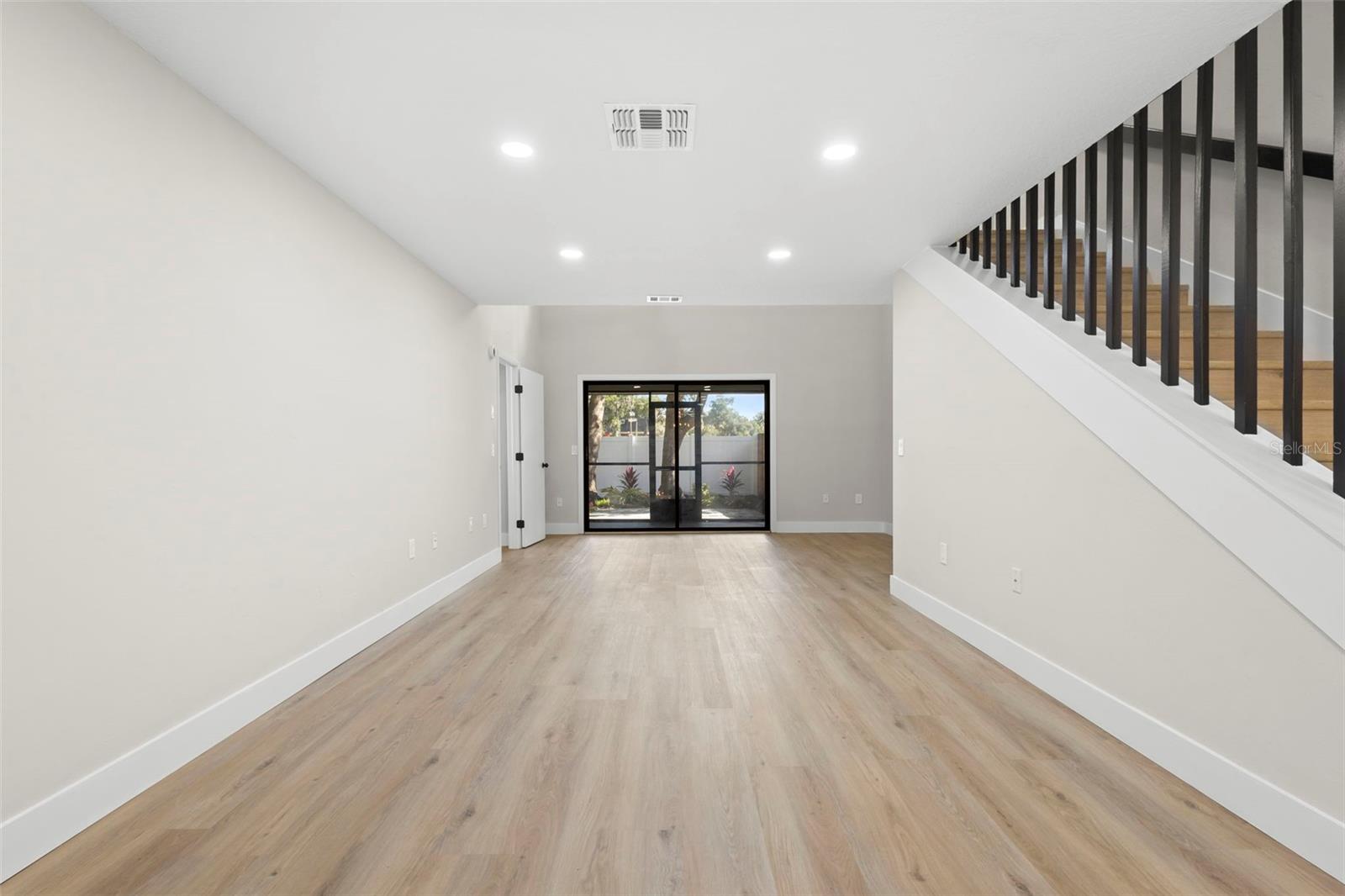 Image 15 of 46 For 805 Clake Street