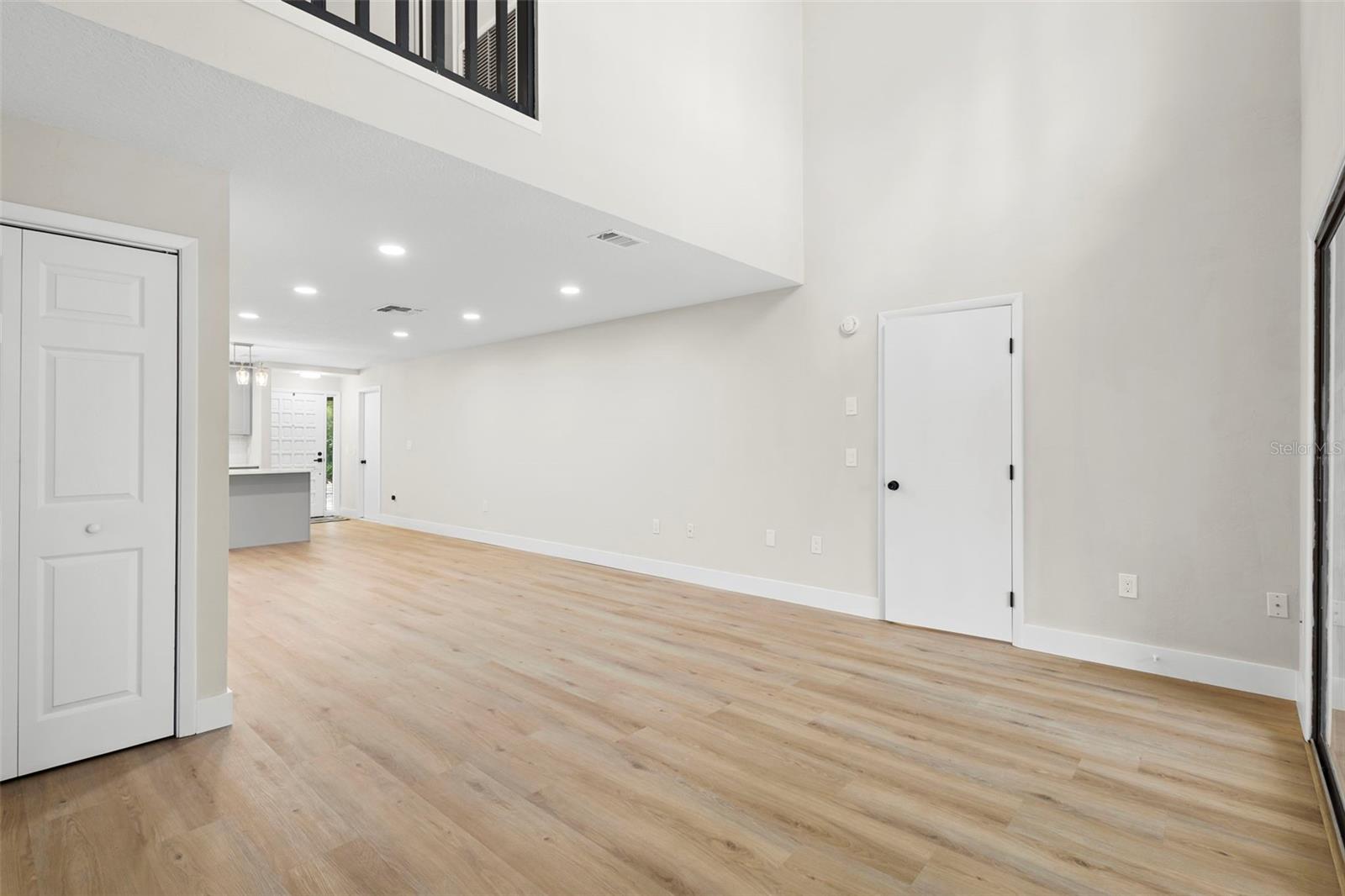 Image 19 of 46 For 805 Clake Street