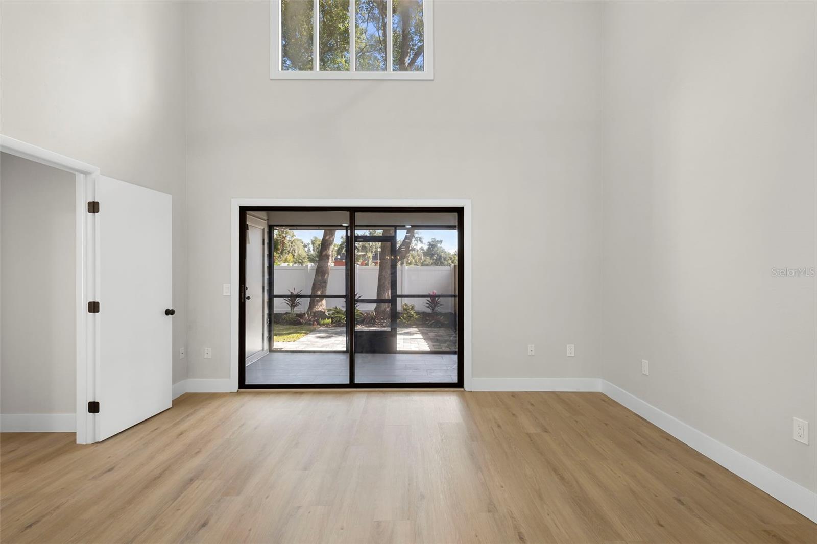 Image 22 of 46 For 805 Clake Street