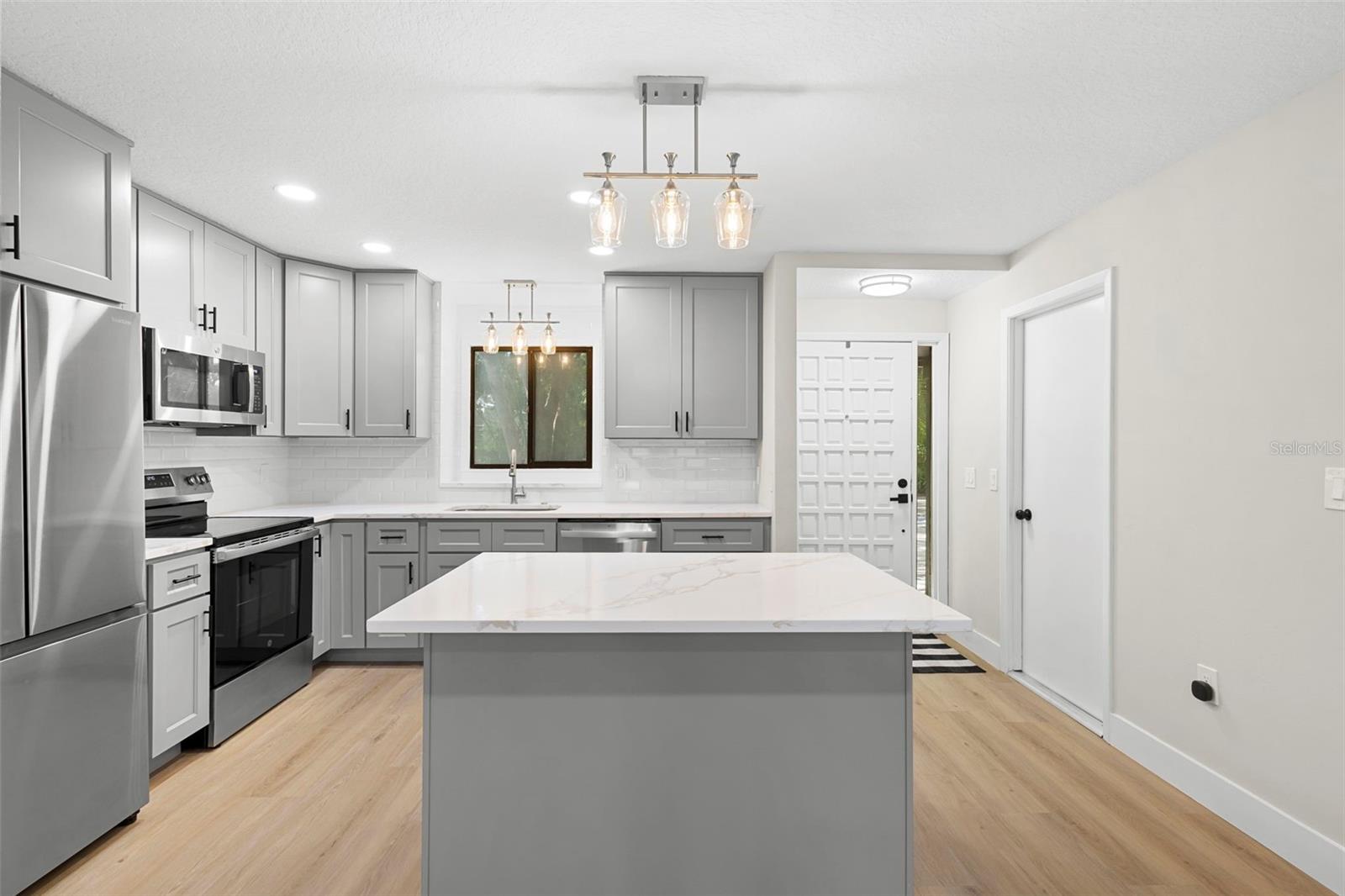 Image 6 of 46 For 805 Clake Street