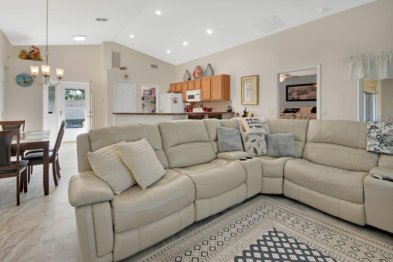 Image 4 of 24 For 209 Shady Lane Drive 63