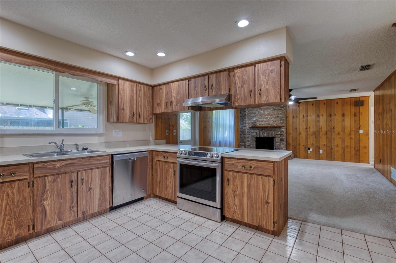 Image 19 of 62 For 63 Sycamore Circle