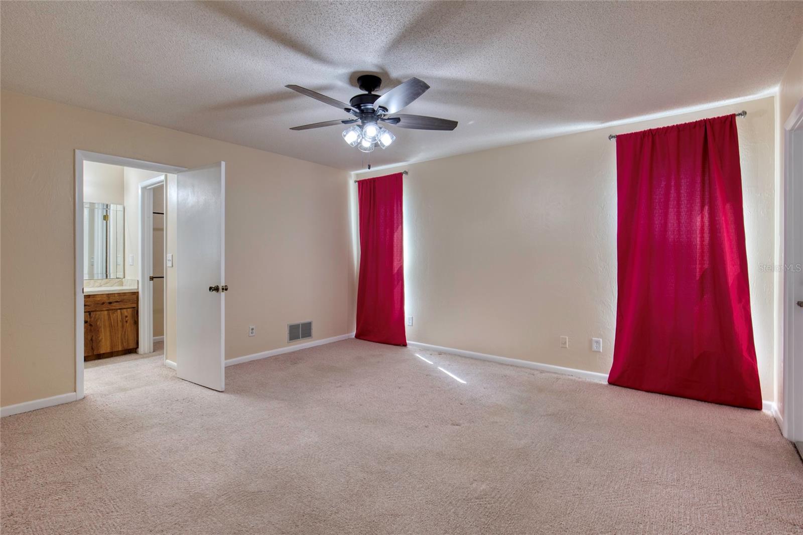 Image 21 of 62 For 63 Sycamore Circle