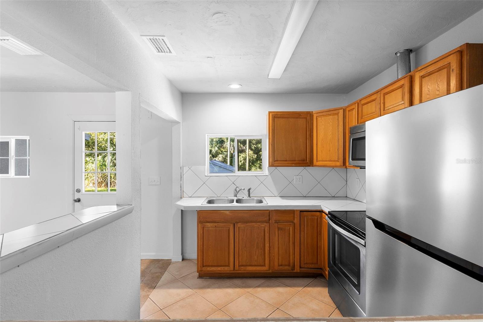 Image 6 of 11 For 5330 Park Avenue