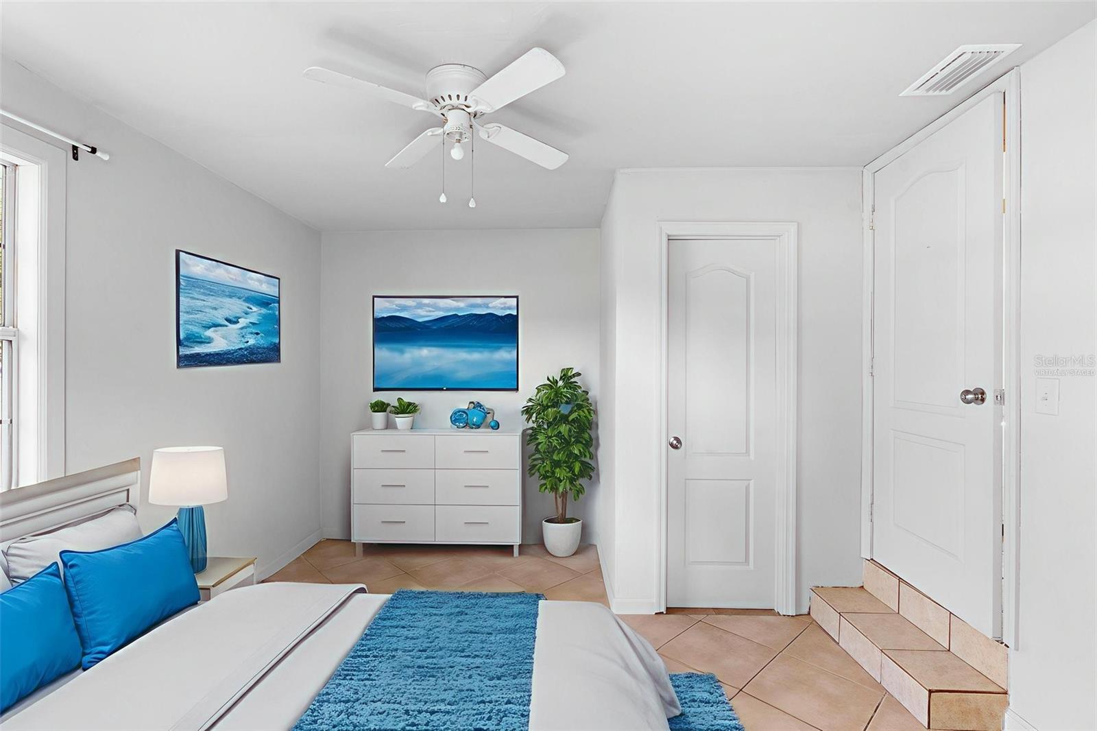 Image 9 of 11 For 5330 Park Avenue