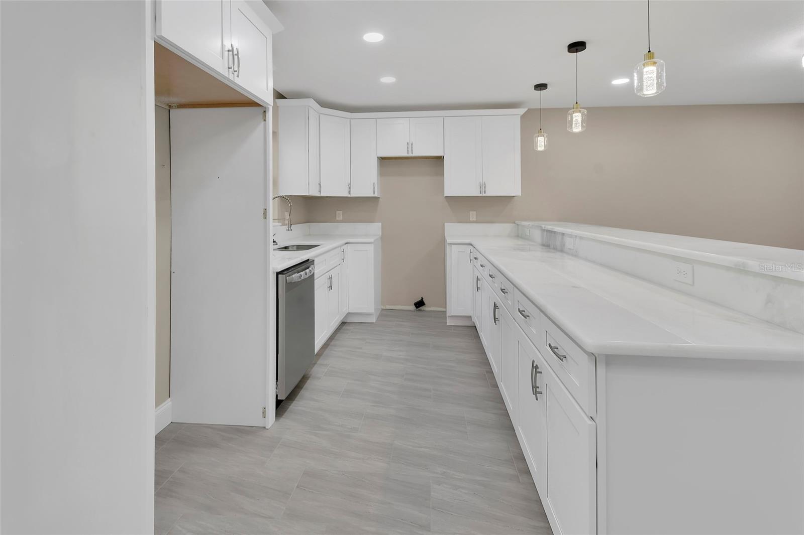 Image 6 of 32 For 704 Cedar Street