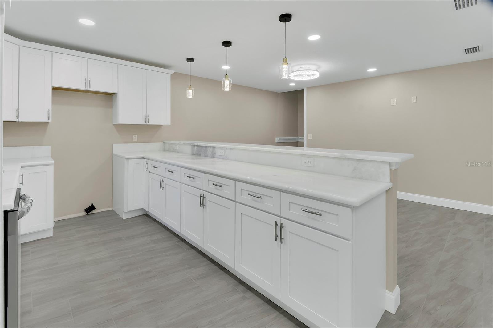 Image 7 of 32 For 704 Cedar Street