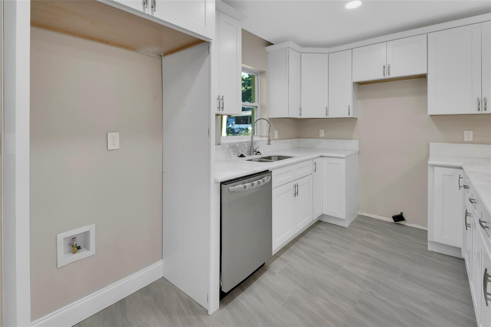 Image 8 of 32 For 704 Cedar Street