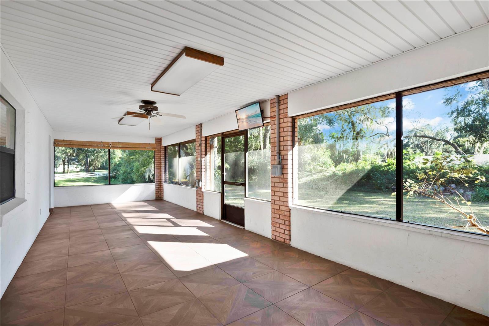 Image 21 of 33 For 912 Sylva Avenue