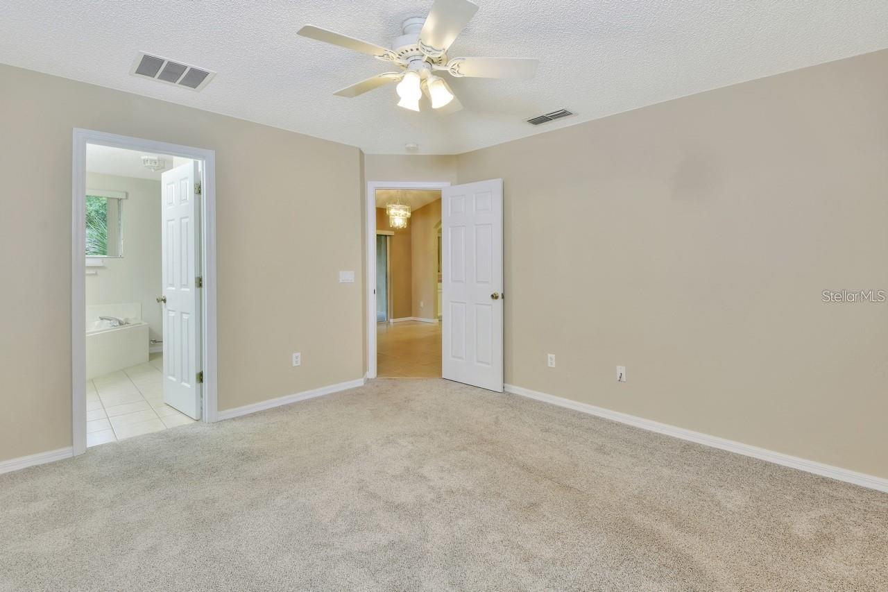 Image 17 of 31 For 1300 Benton Lake Drive E