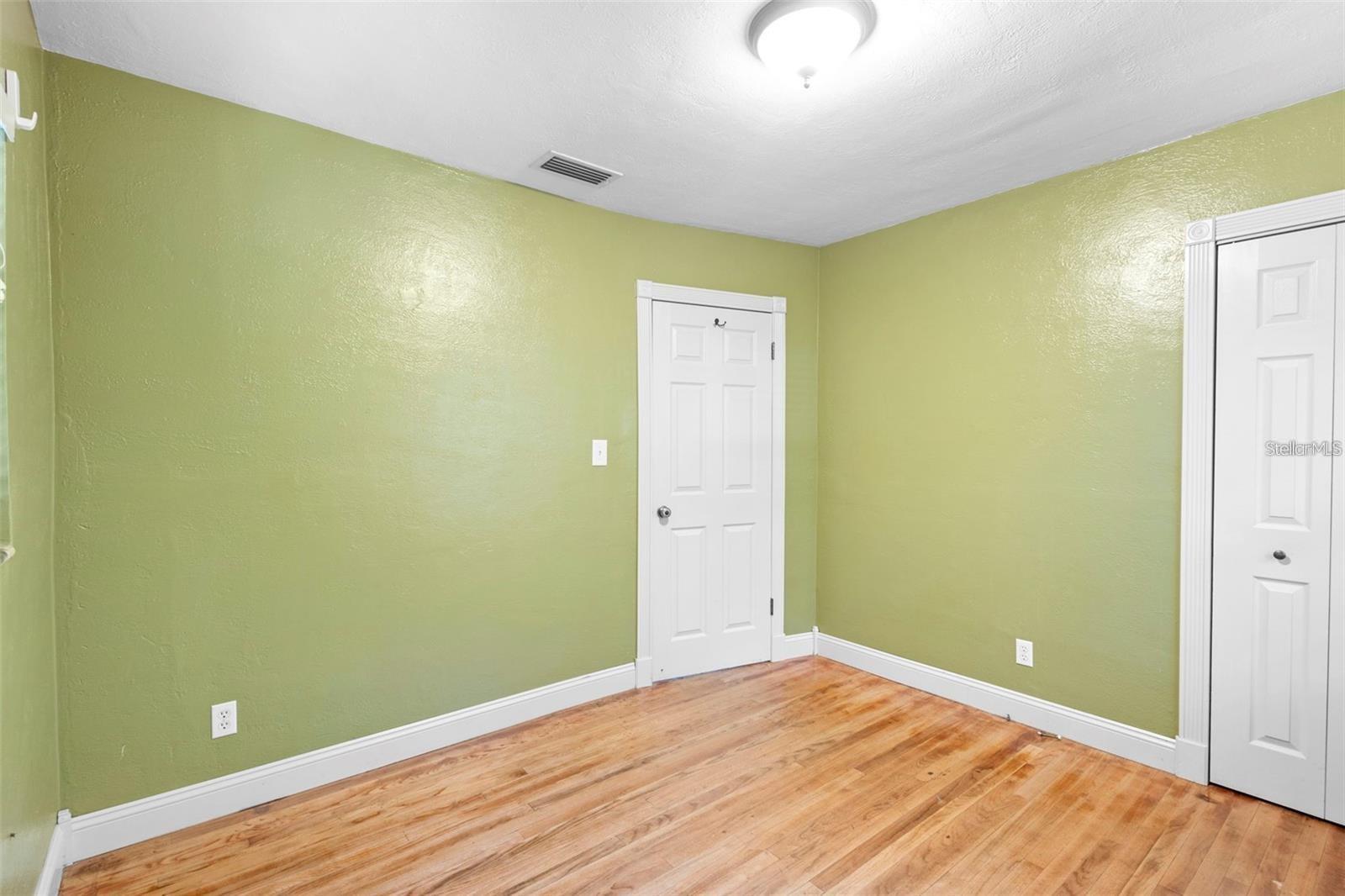 Image 18 of 38 For 611 Garfield Avenue