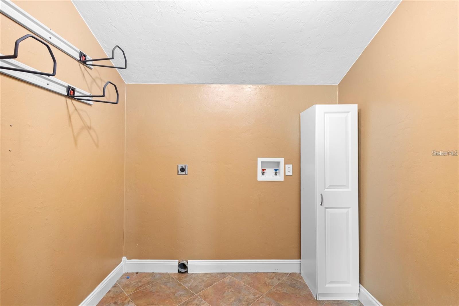 Image 27 of 38 For 611 Garfield Avenue