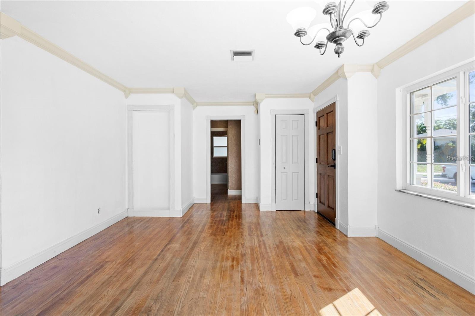 Image 8 of 38 For 611 Garfield Avenue