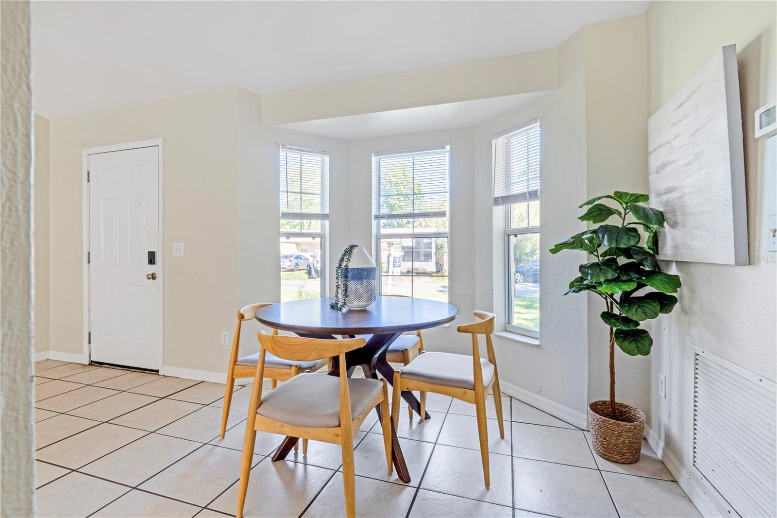 Image 11 of 31 For 816 Grove Avenue