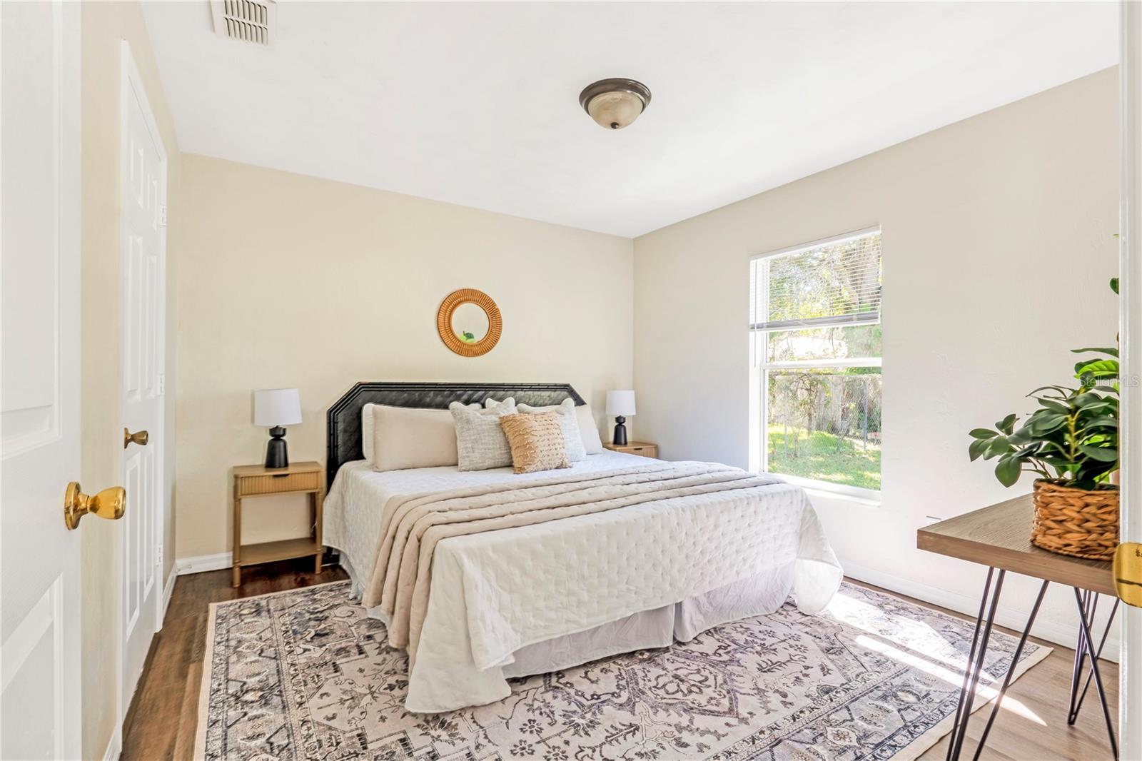 Image 12 of 31 For 816 Grove Avenue