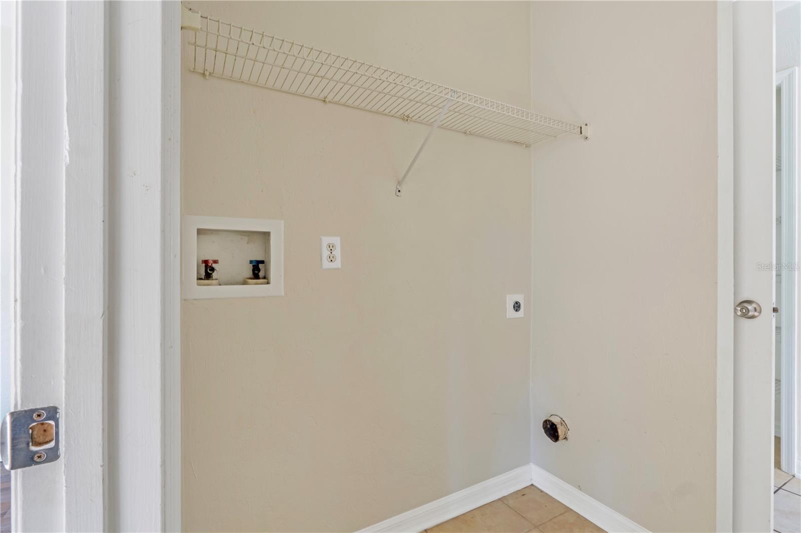 Image 18 of 31 For 816 Grove Avenue