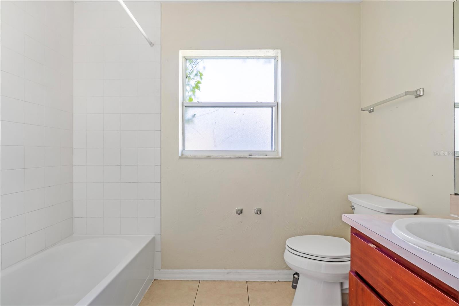 Image 19 of 31 For 816 Grove Avenue