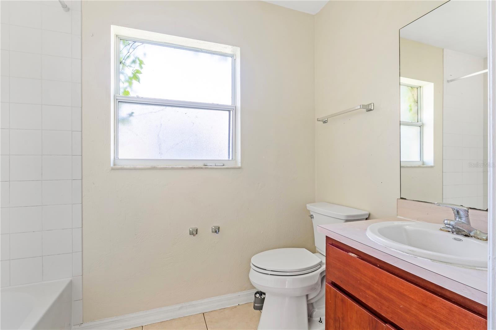 Image 20 of 31 For 816 Grove Avenue